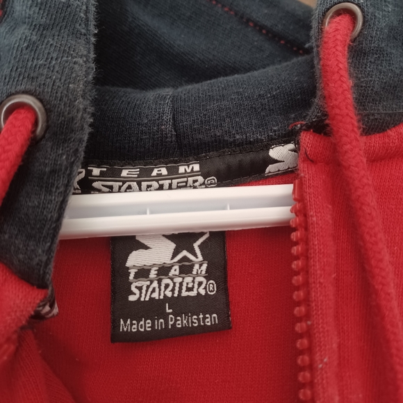 90s Wisconsin STARTER Zip-Up Hoodie - Picture 4 of 5